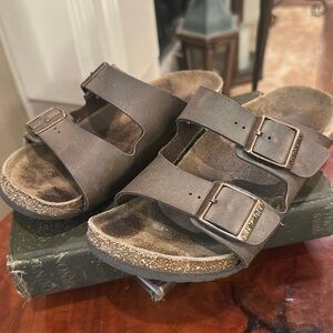 Birkenstock size 35 or kids 3.5 Arizona